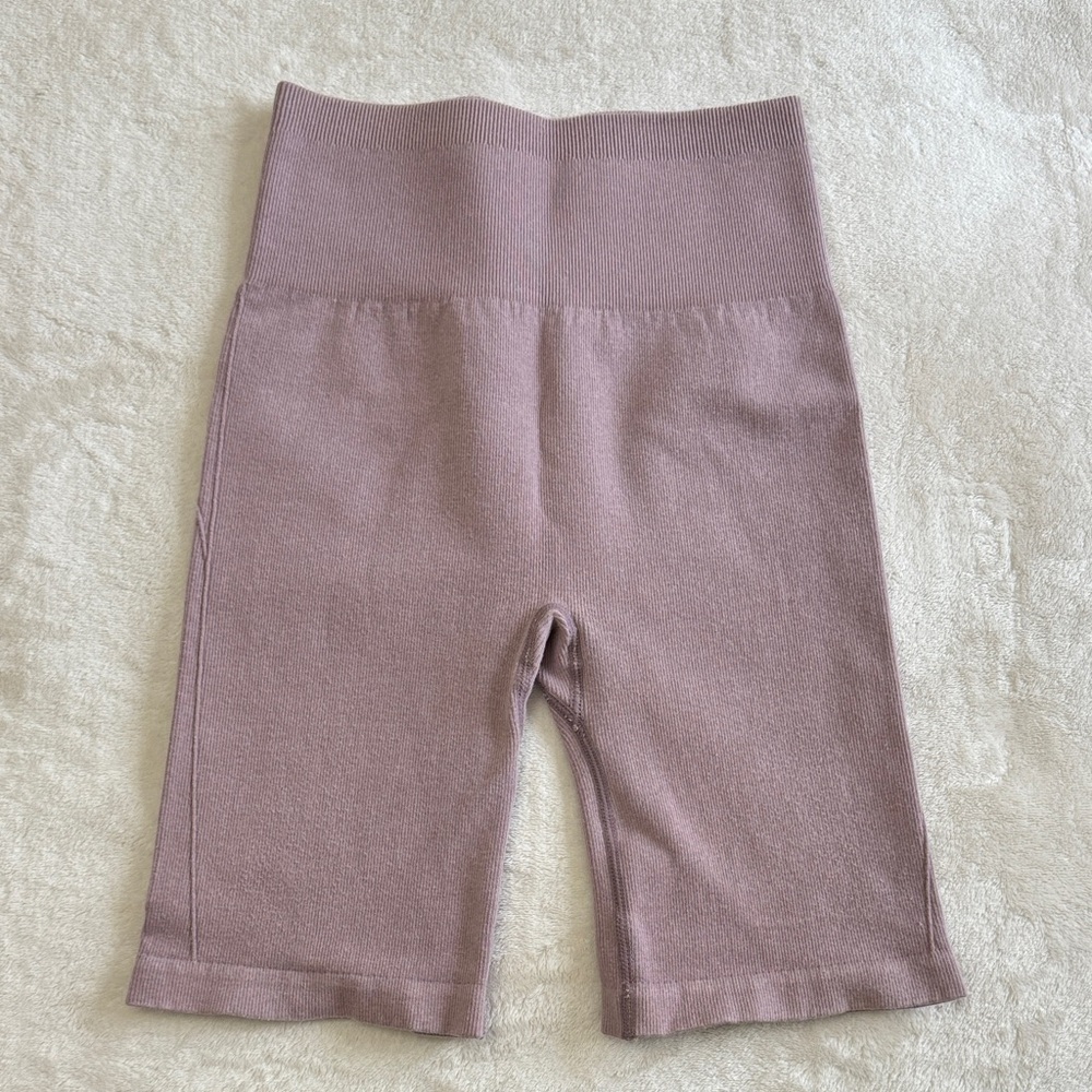 Everlane High-Waisted  Biker Shorts